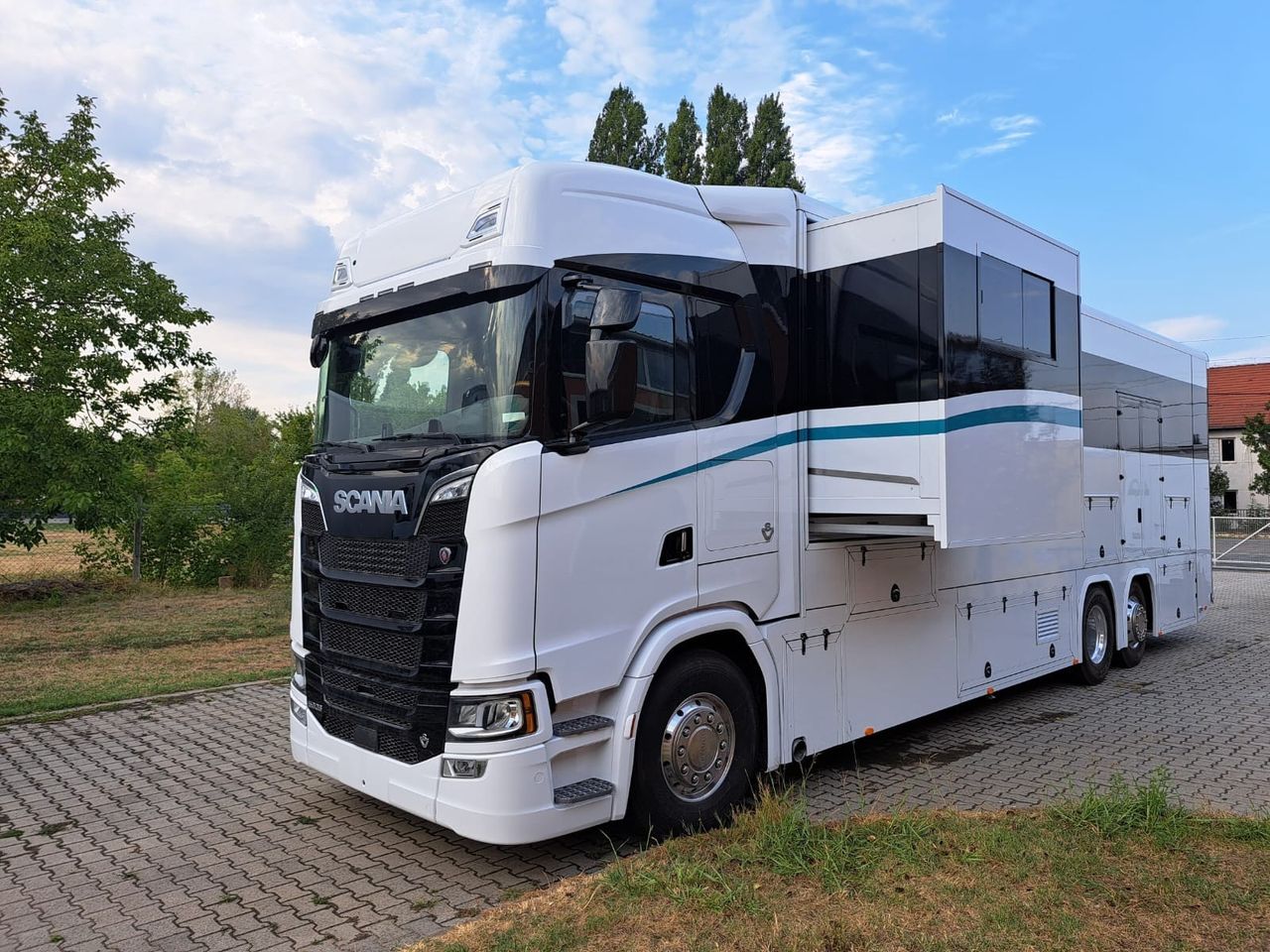Scania S590 Motorsport - Motorhome